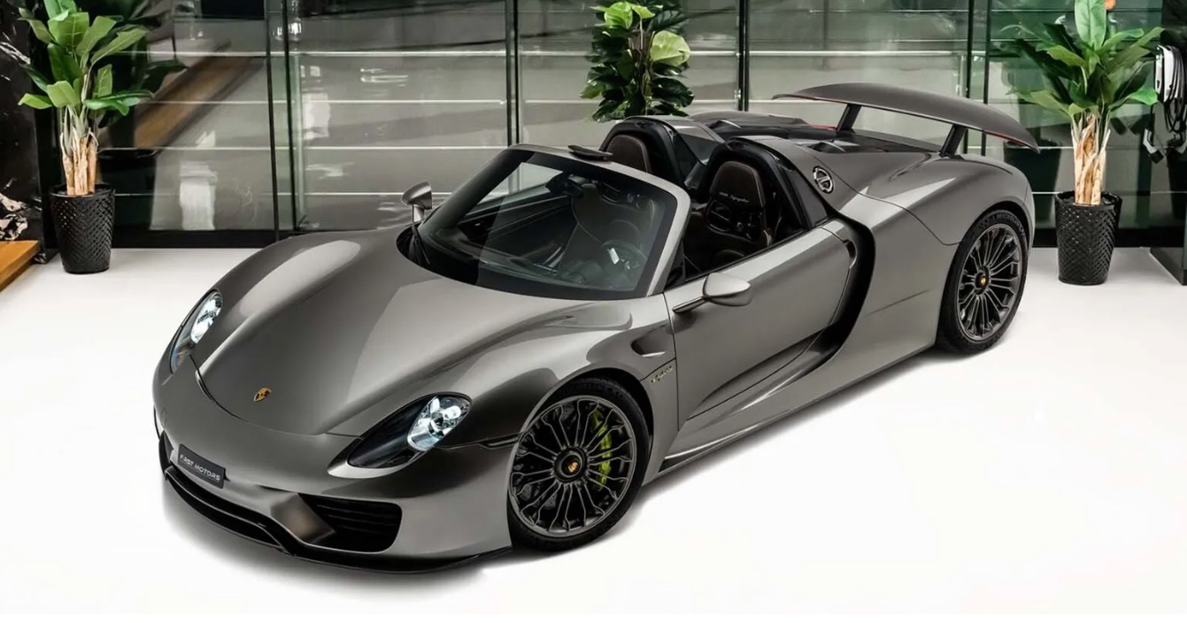 Car Dashboard Drone Design Showpiece Perfume